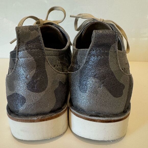 Trask laser perforated metallic camo print leather derby Oxford size 8 - Picture 9 of 10